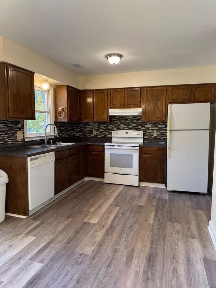 2816 Oak Hill Dr - Photo 2 of 11