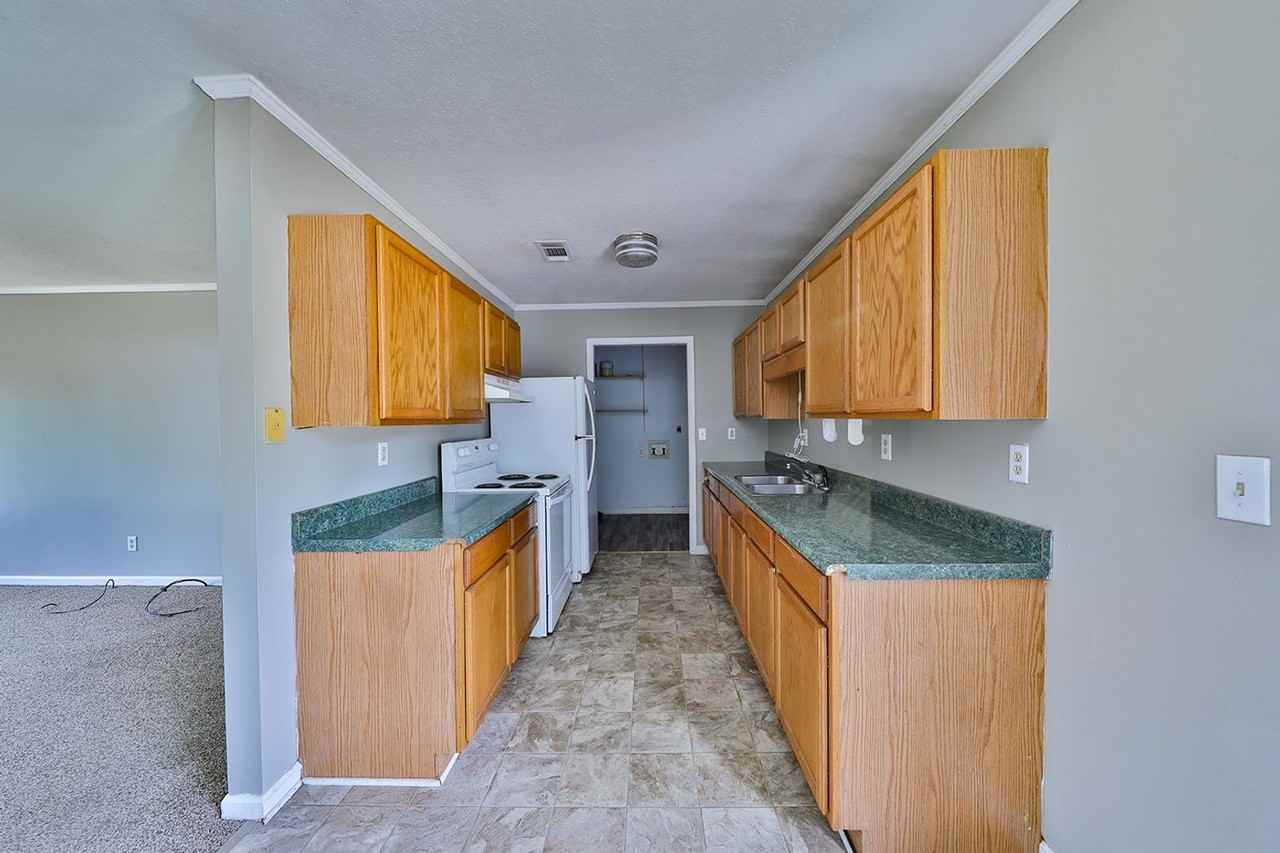 217 E St - Photo 4 of 12
