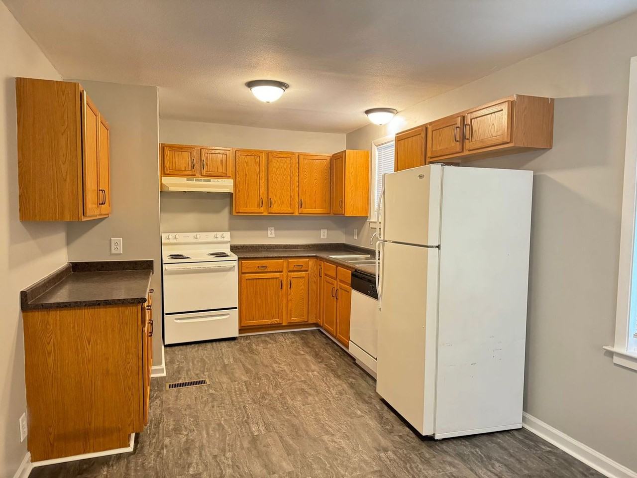 1558 Cherry Tree Dr - Photo 4 of 17