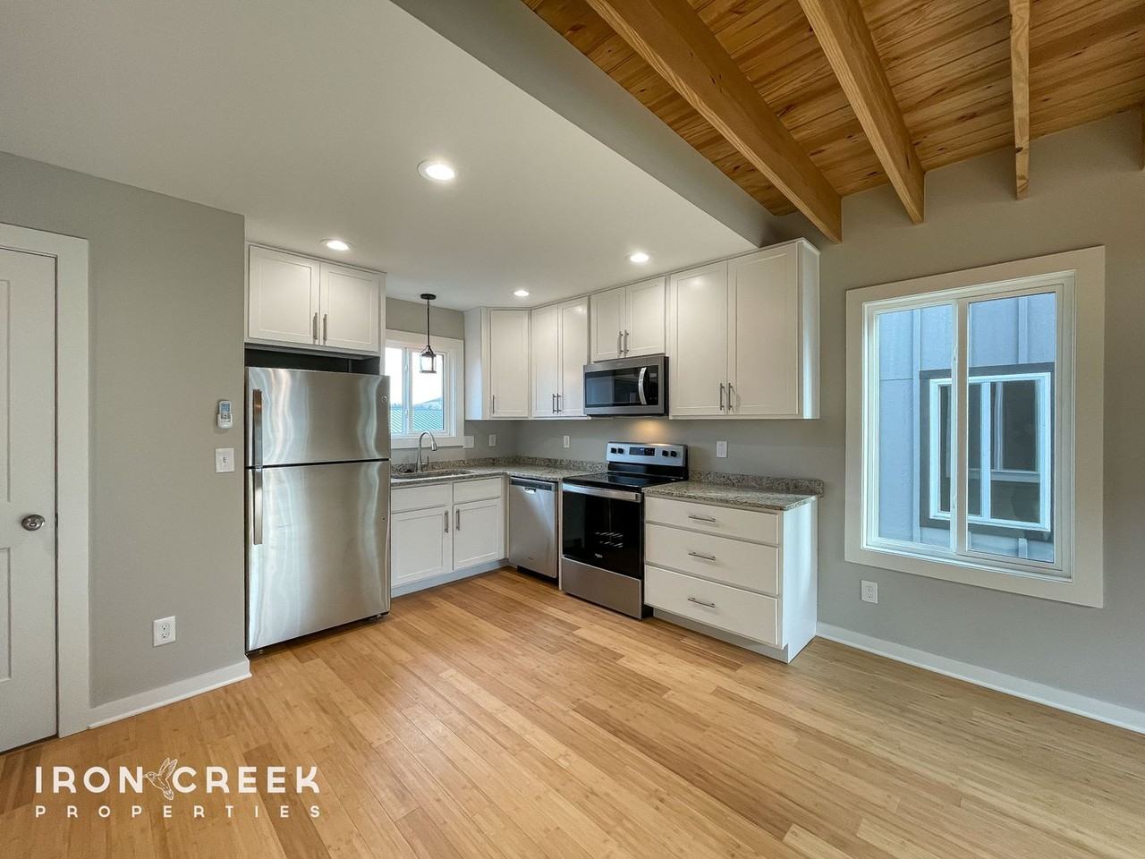 77 E Cascade St - Photo 2 of 11