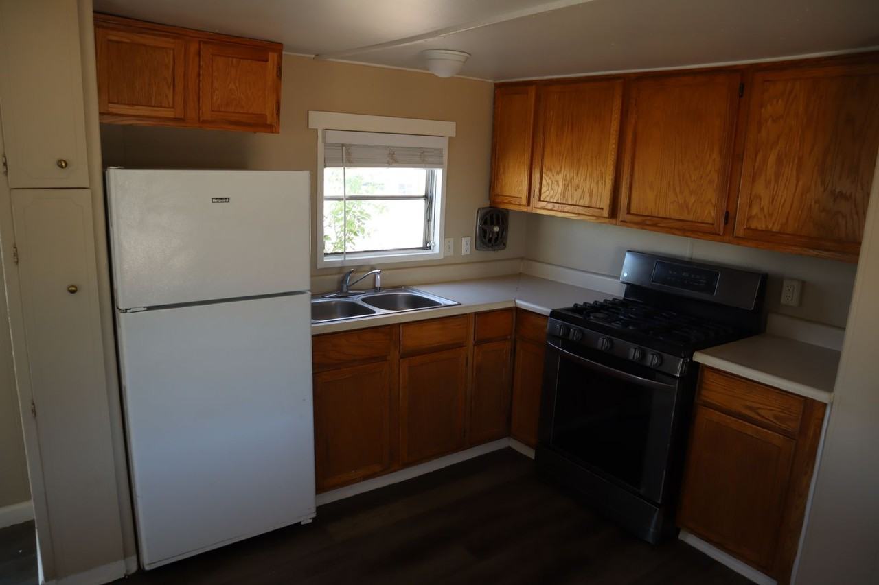 694 E Lesli Dr - Photo 2 of 50
