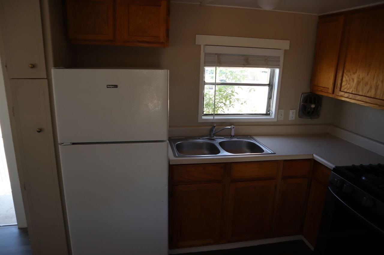 694 E Lesli Dr - Photo 3 of 50