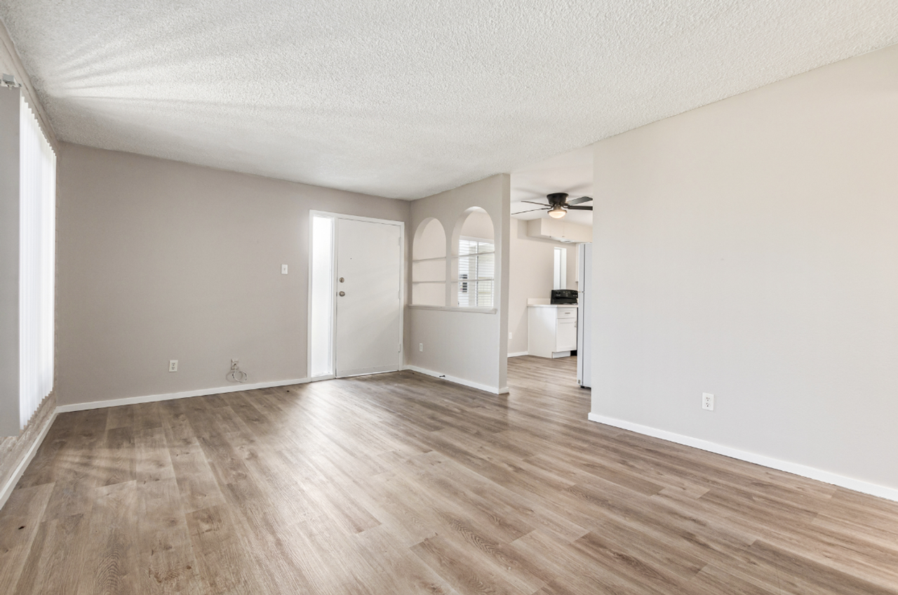 First Month Free! Beautiful East Mesa Apartment - Photo 3 of 5