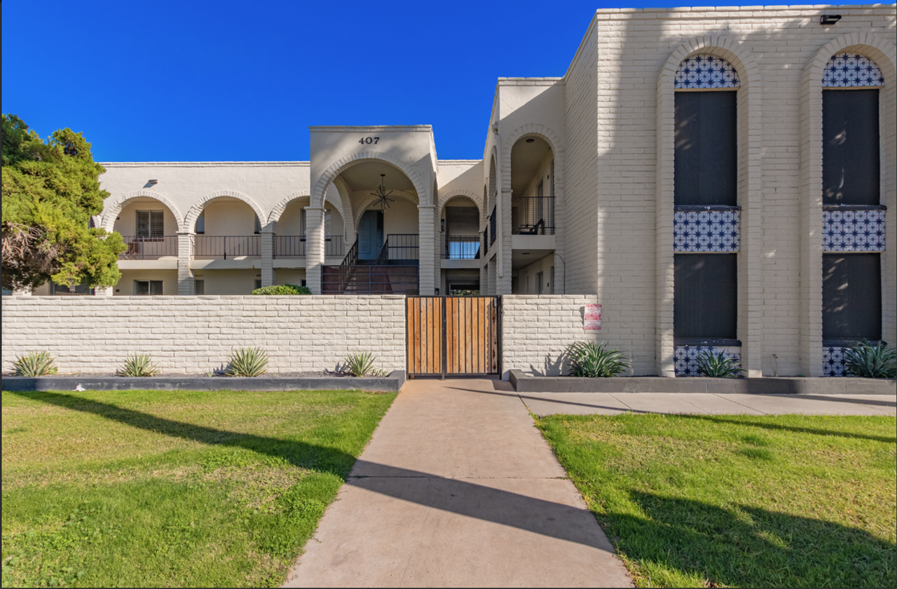 First Month Free! Beautiful East Mesa Apartment - Photo 4 of 5