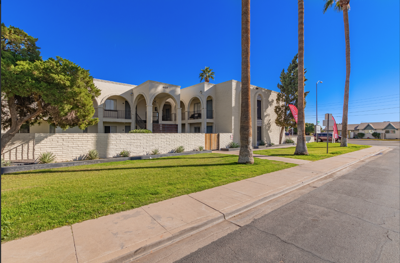 First Month Free! Beautiful East Mesa Apartment - Photo 5 of 5