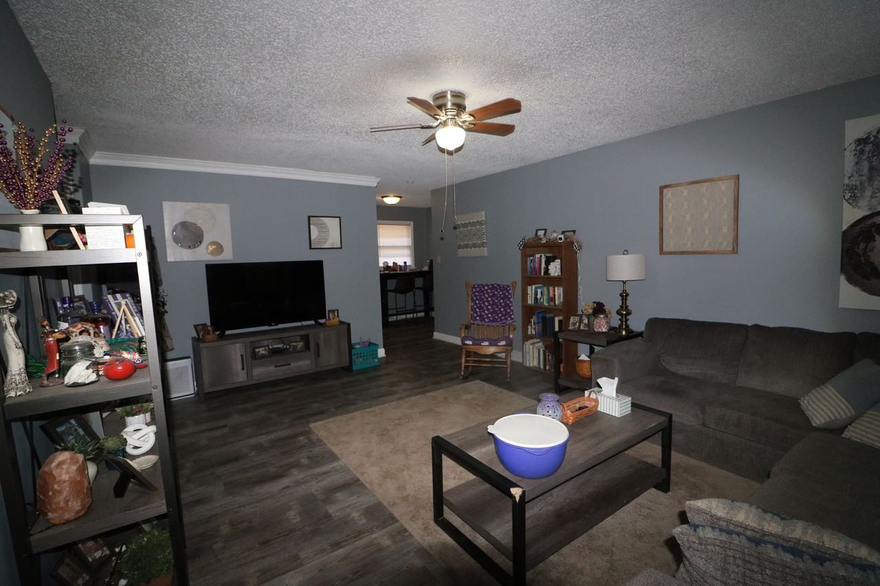 1709 Winne Dr - Photo 2 of 14