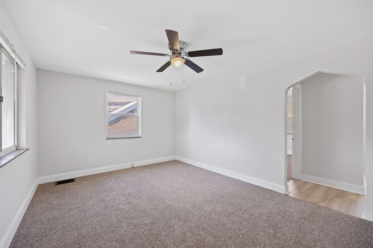 5590 Karen Ave - Photo 6 of 29