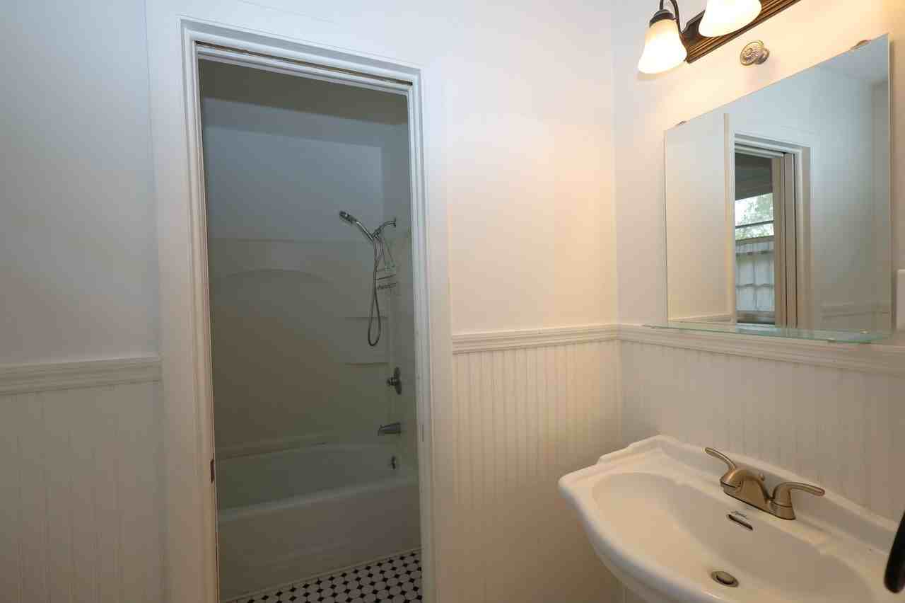609 E Stanfill St - Photo 7 of 12