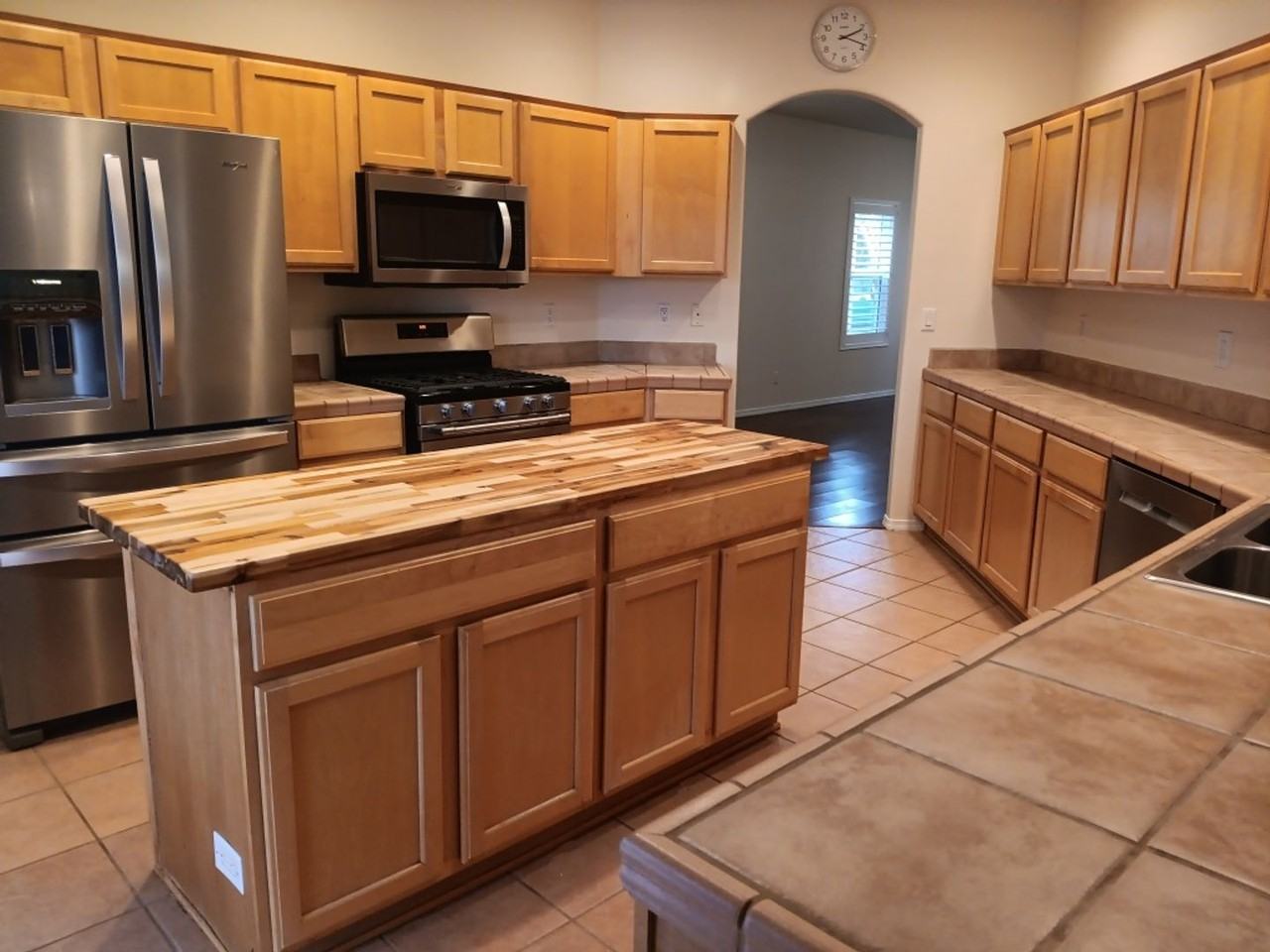 8915 Lochside Ln Ne - Photo 3 of 24