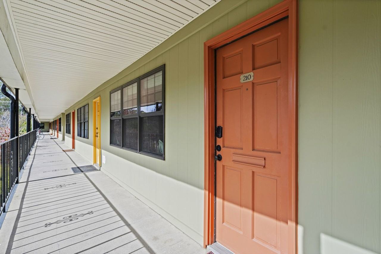 807 W Trinity Ave - Photo 3 of 16