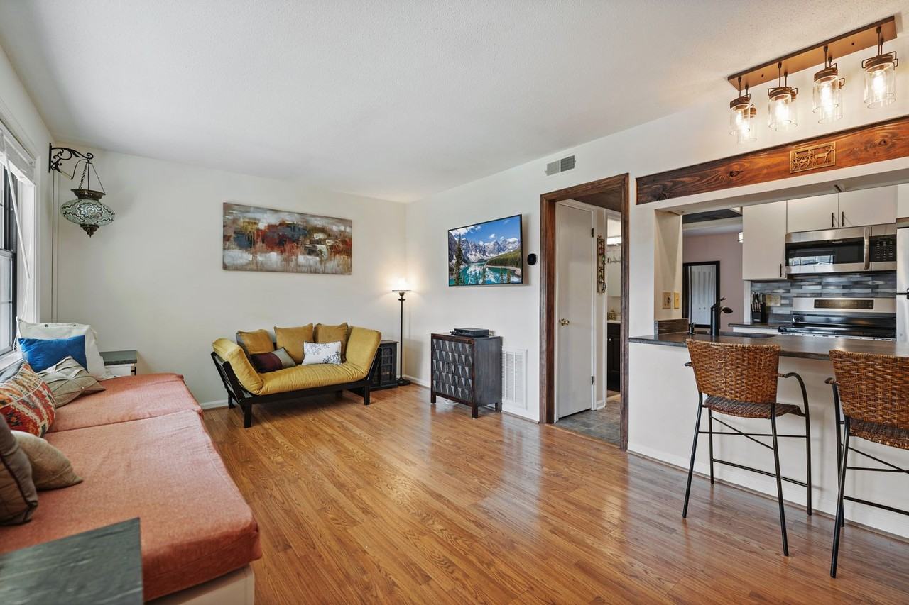 807 W Trinity Ave - Photo 4 of 16