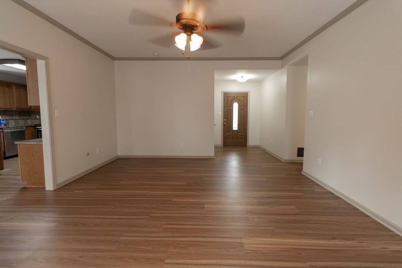 1104 Elgin Dr - Photo 2 of 28