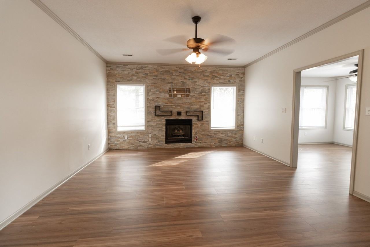 1104 Elgin Dr - Photo 3 of 28