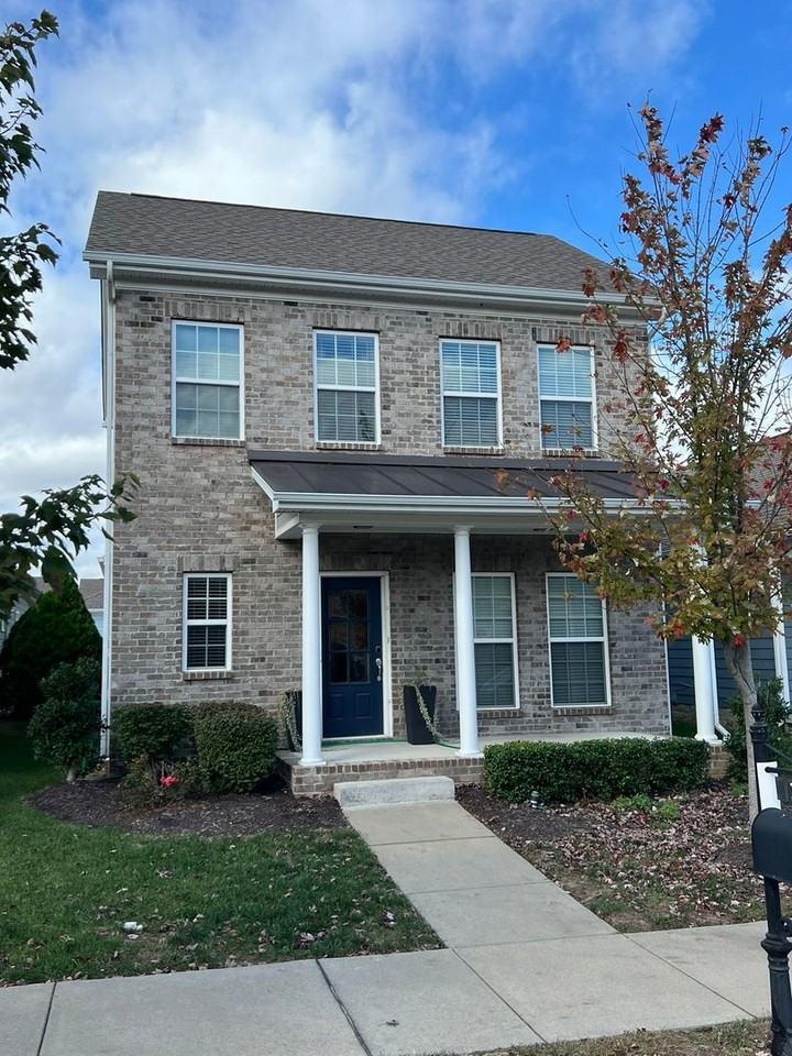1139 Frewin St - Photo 3 of 35