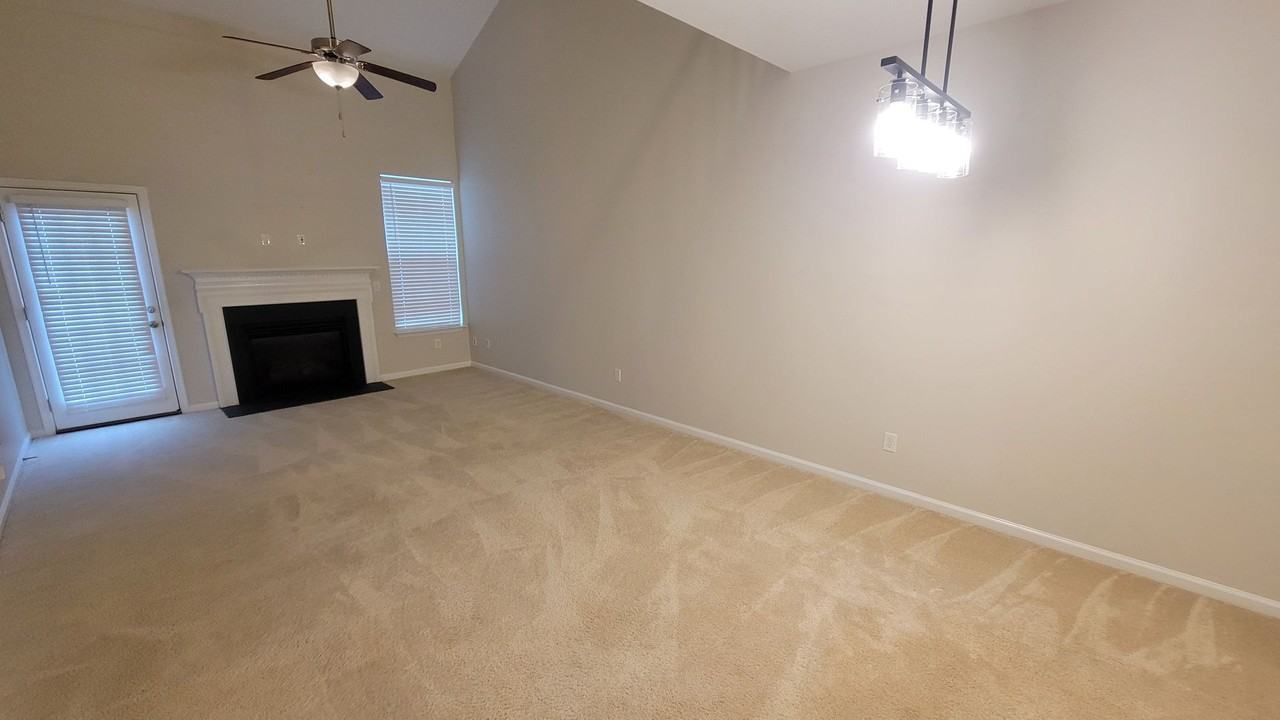 307 Bellerive Dr - Photo 4 of 14