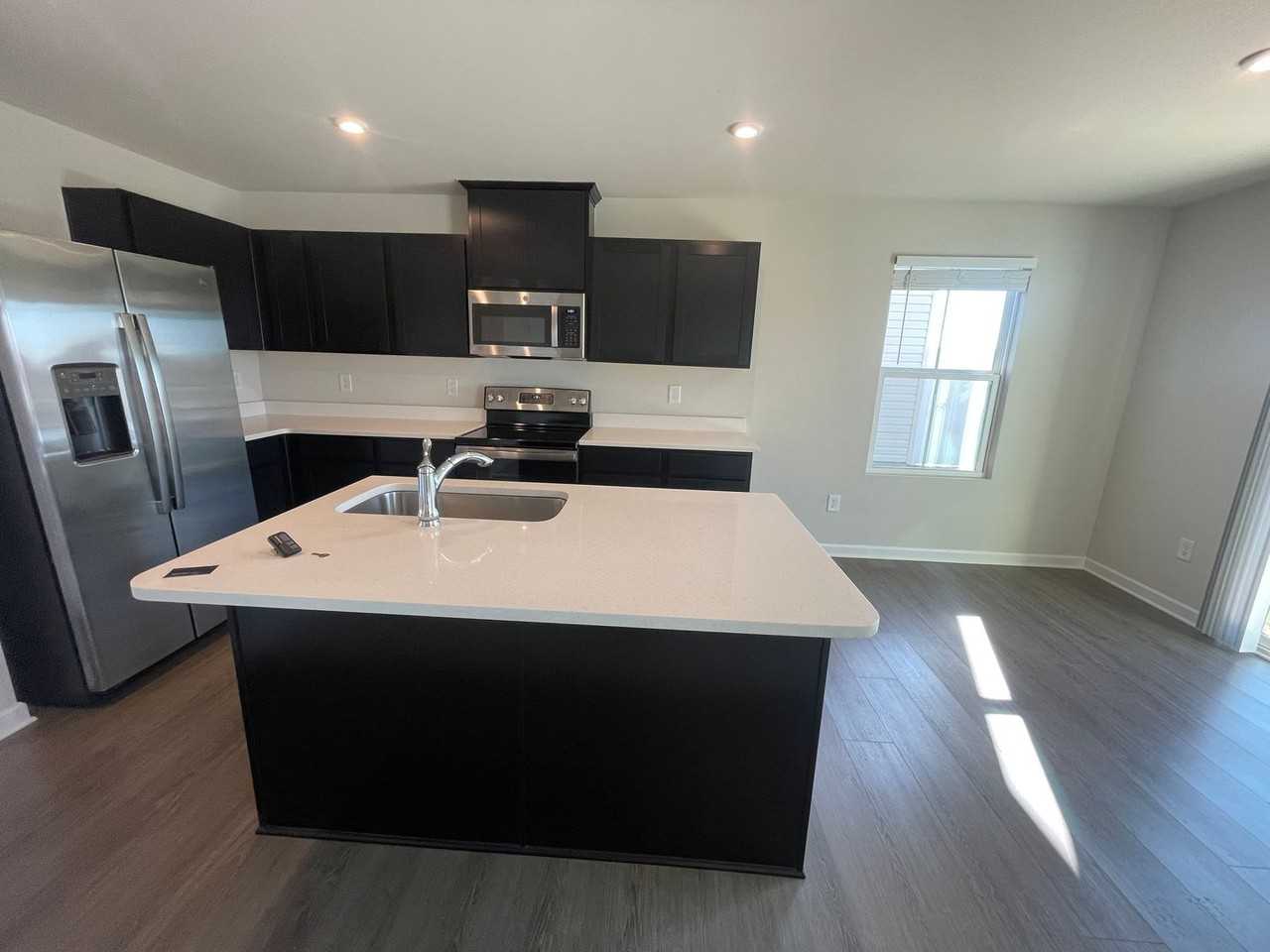 2657 Confederate Ave - Photo 2 of 16