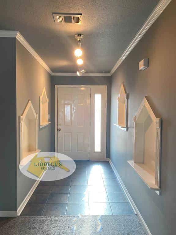 911 Linwood Dr #3 - Photo 2 of 26