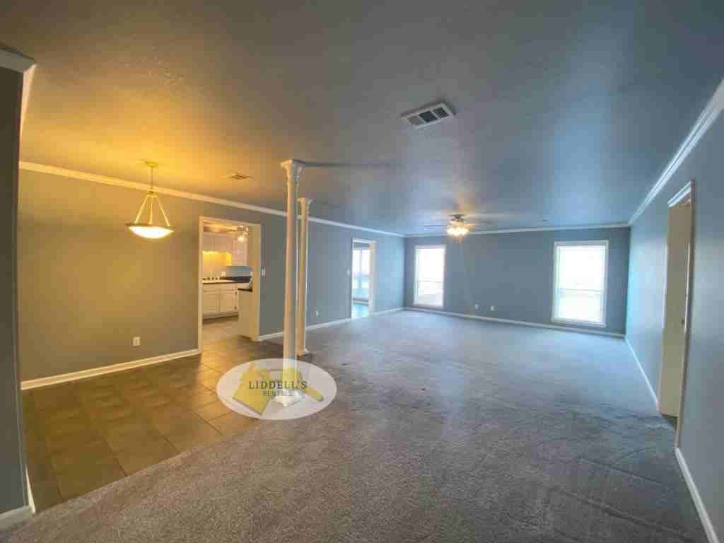 911 Linwood Dr #3 - Photo 4 of 26