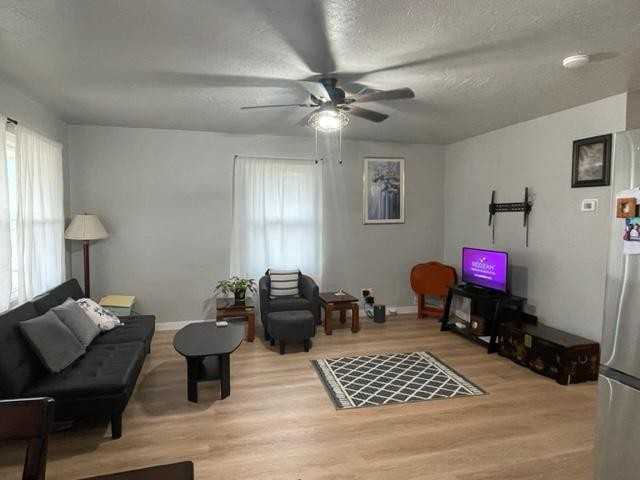 108 Sunny Ln - Photo 3 of 8