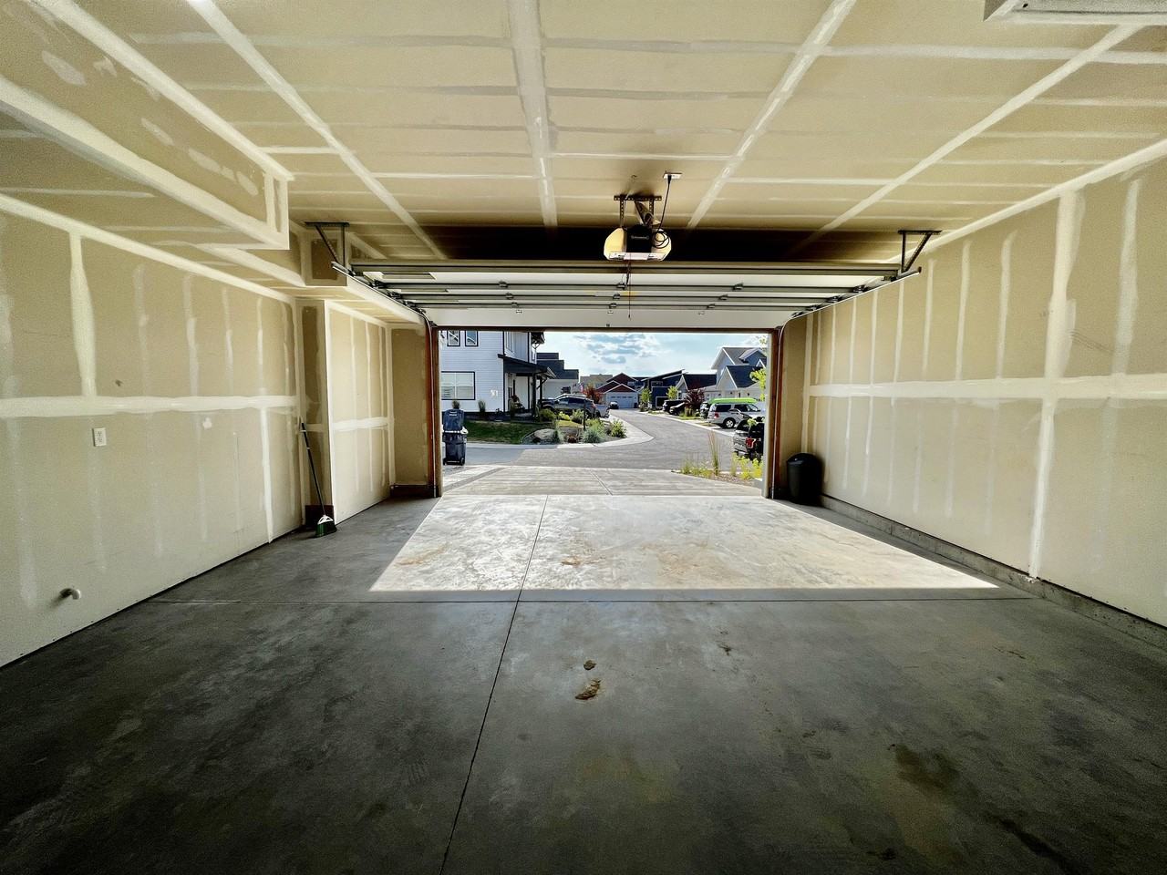 5526 Leiden Ln - Photo 4 of 37