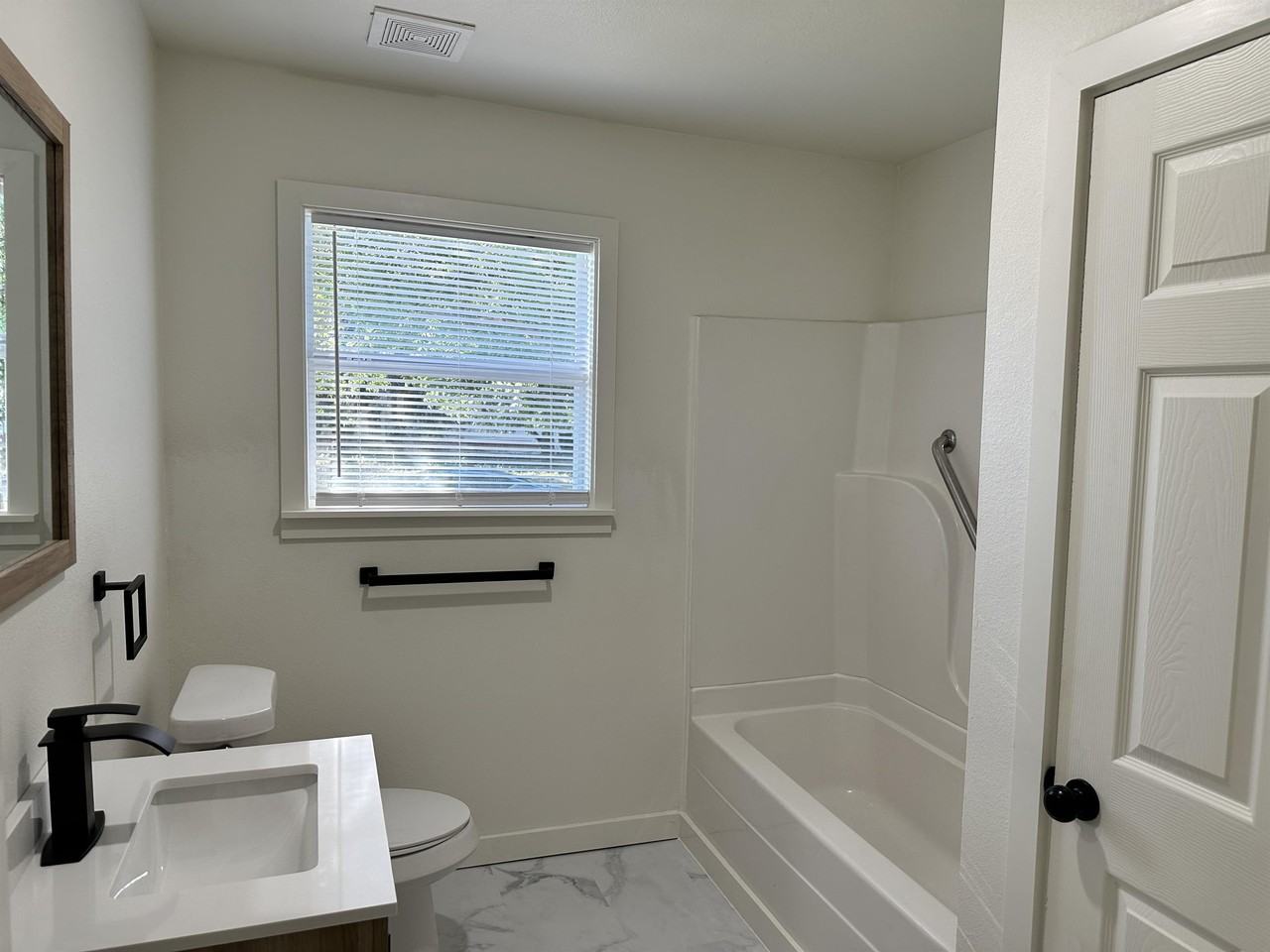 602 Gladys St - Photo 3 of 32