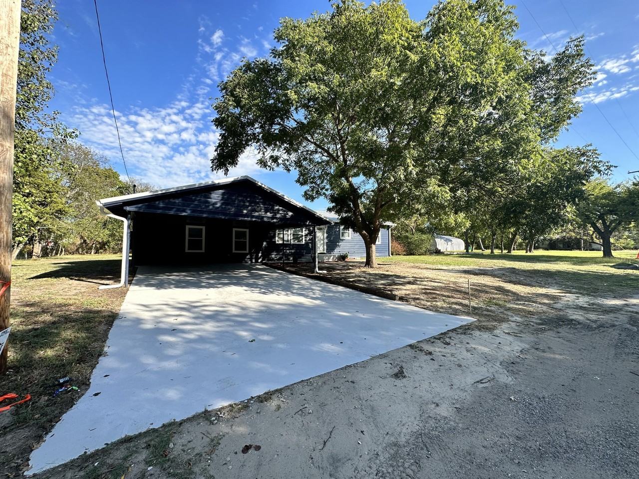 602 Gladys St - Photo 2 of 32