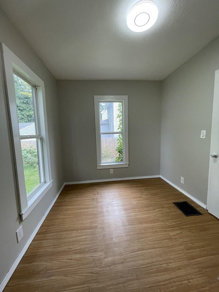 304 North Independence Avenue #2 - Photo 4 of 6