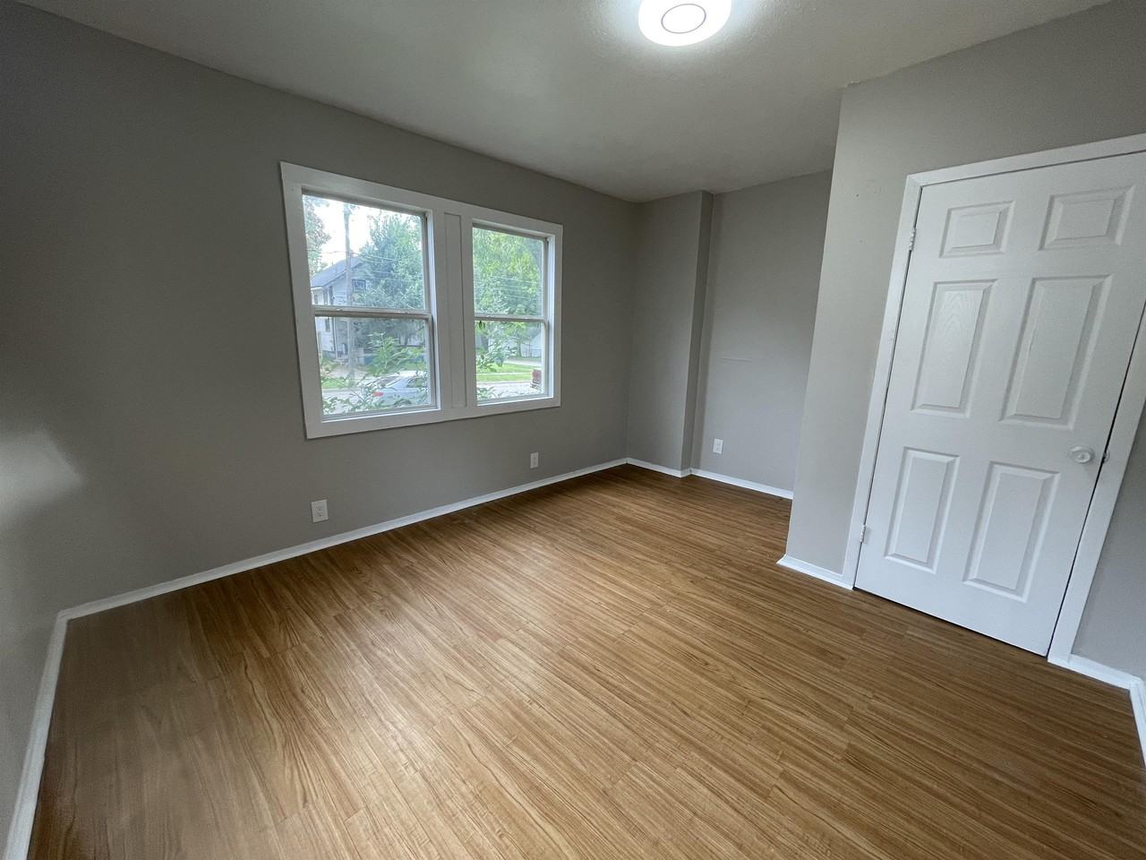 304 North Independence Avenue #2 - Photo 3 of 6