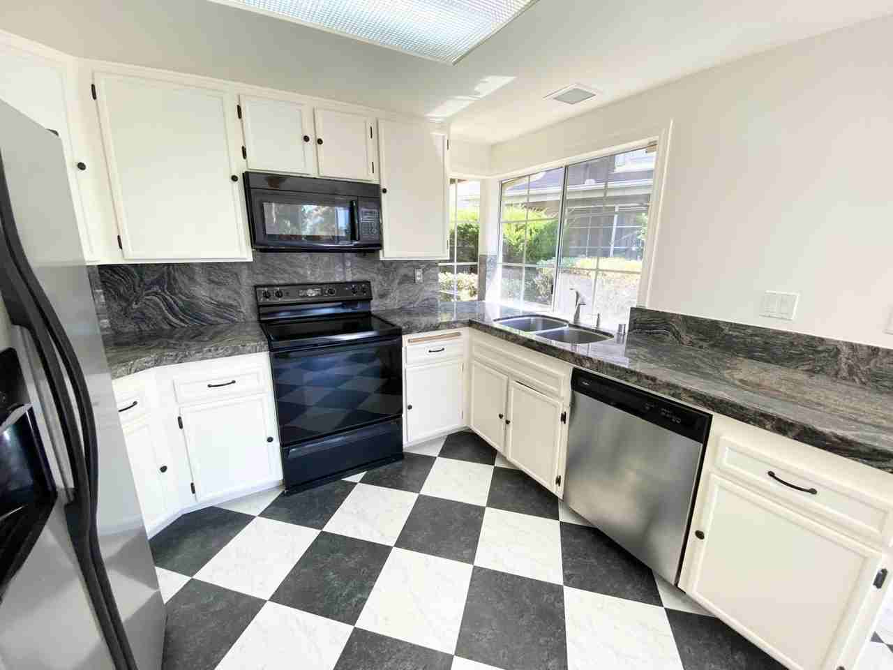 3126 E Fox Run Way - Photo 3 of 40