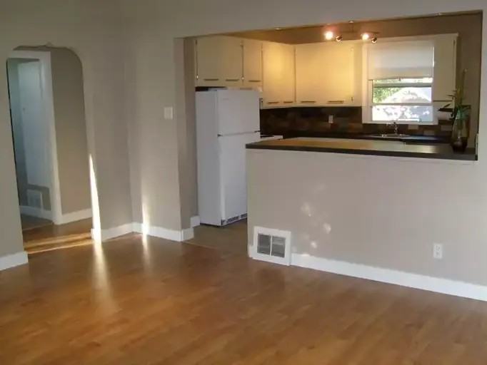 12105 103 St Nw - Photo 2 of 23