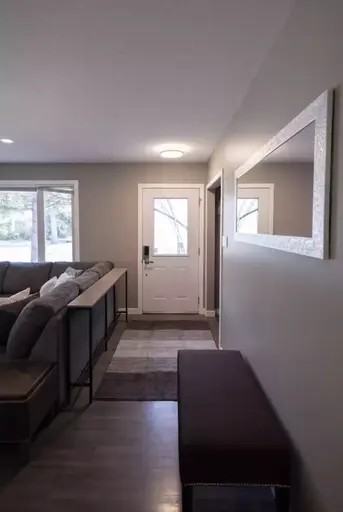 360 Roywood Cres - Photo 3 of 17