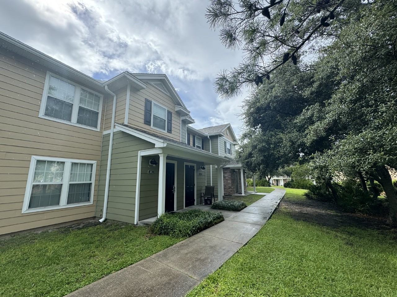 404 Cape Cod Dr - Photo 3 of 22