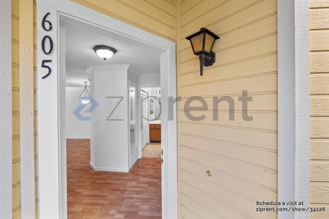 605 Devonwood - Photo 2 of 17