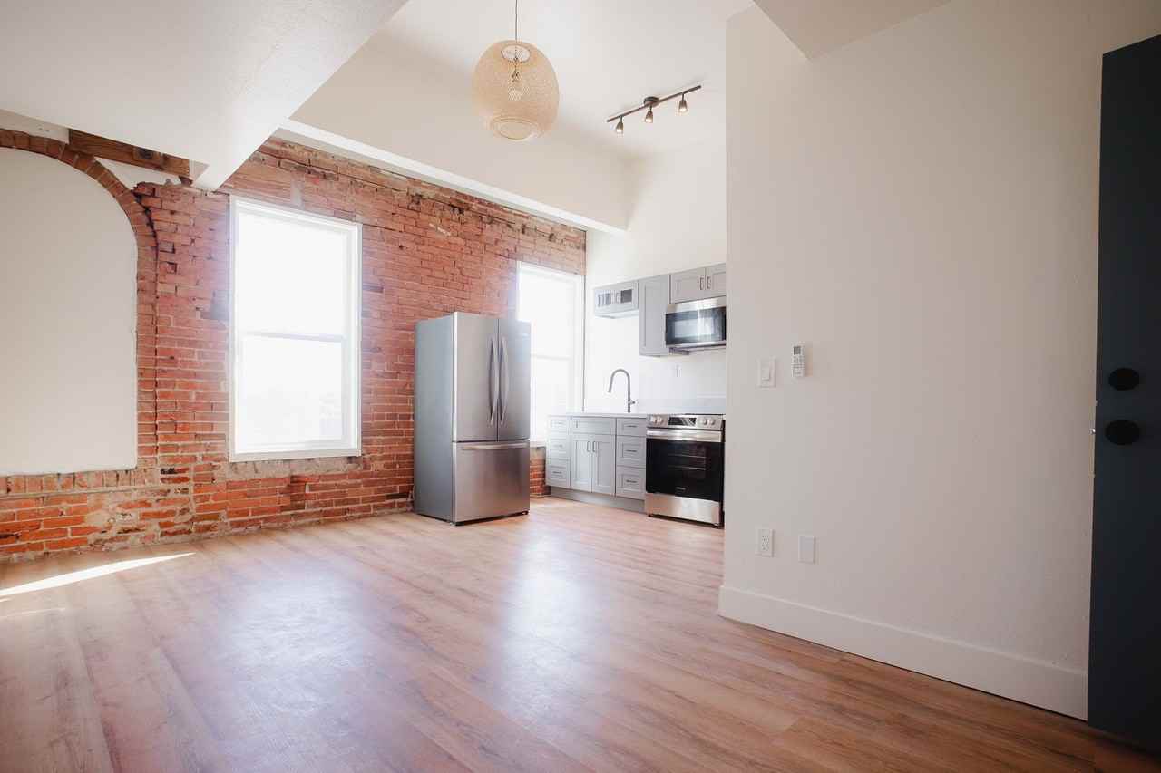 The Waldorf - Photo 2 of 14