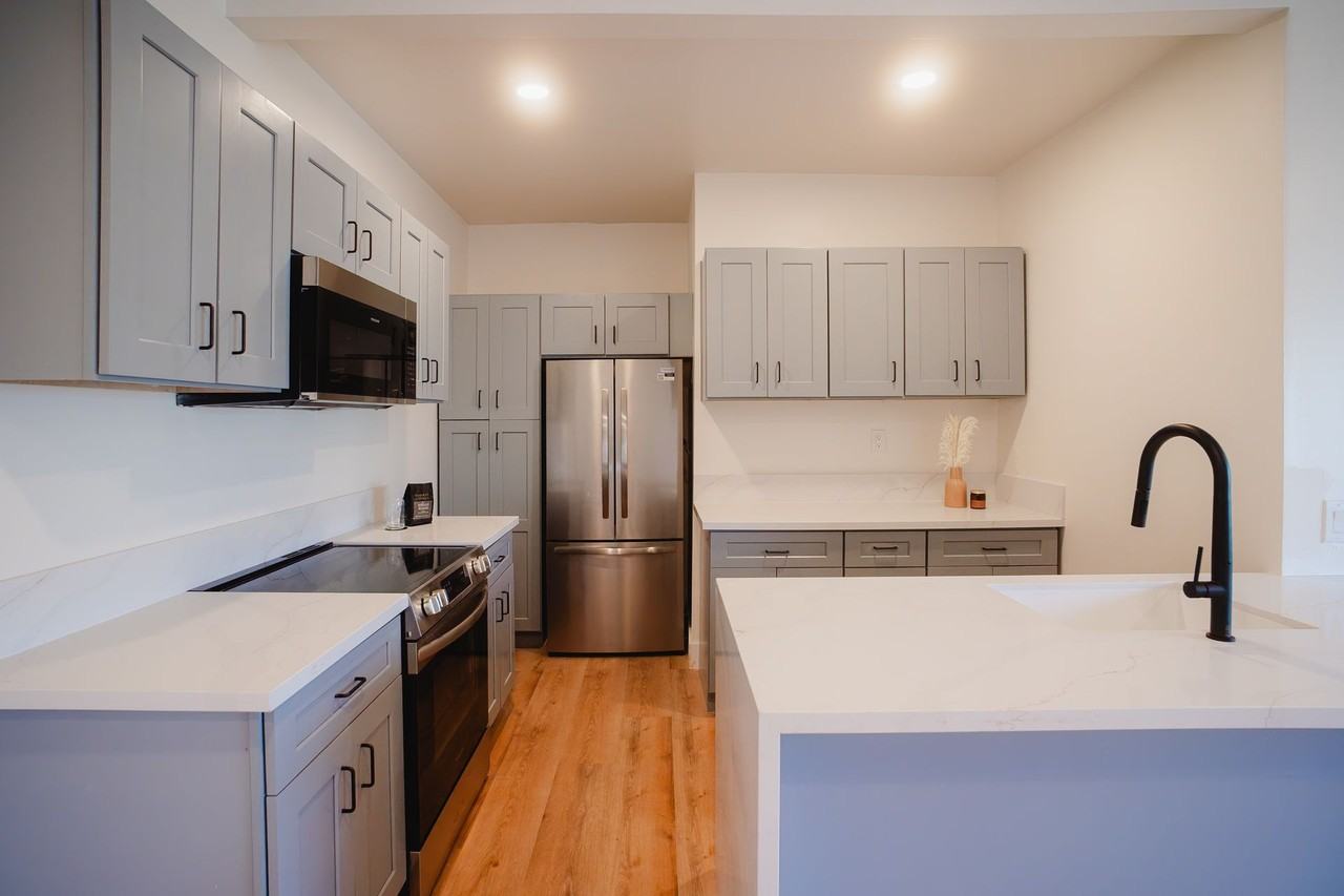 The Waldorf - Photo 7 of 13