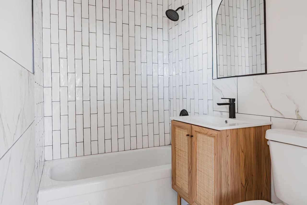 The Waldorf - Photo 6 of 12