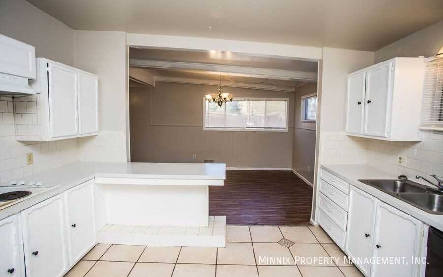 4419 44th St - Photo 7 of 32