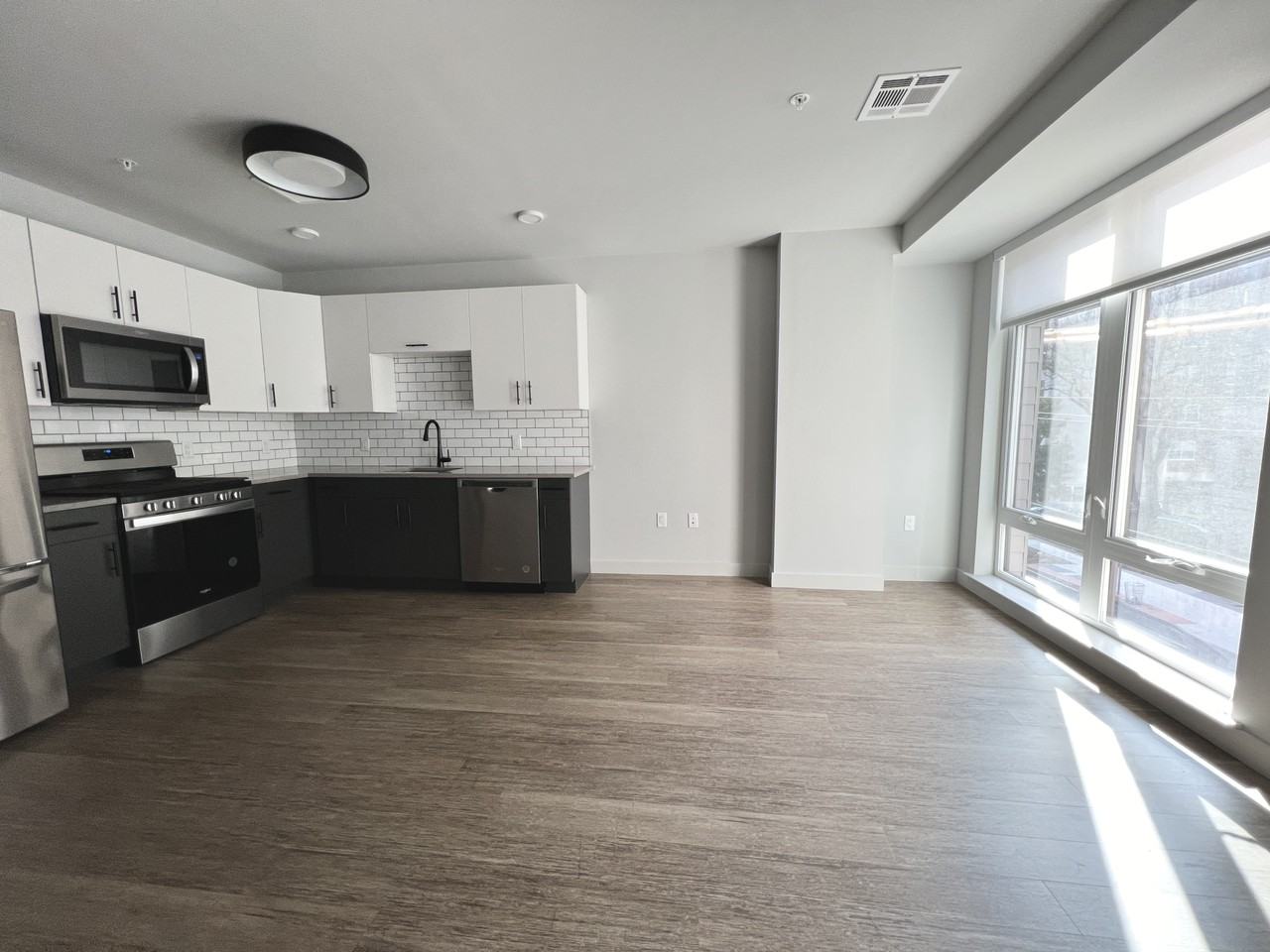 111 Centre Ave - Photo 2 of 15