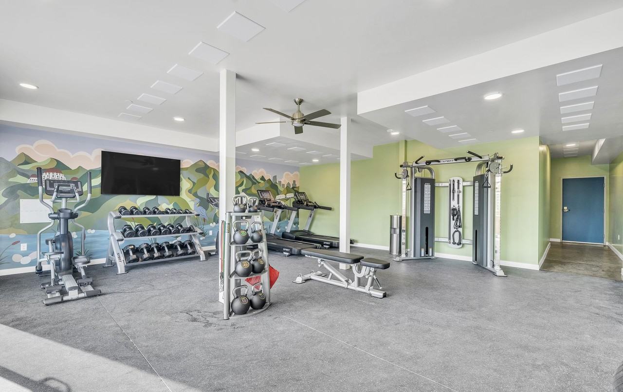 Journee LA - Photo 2 of 50