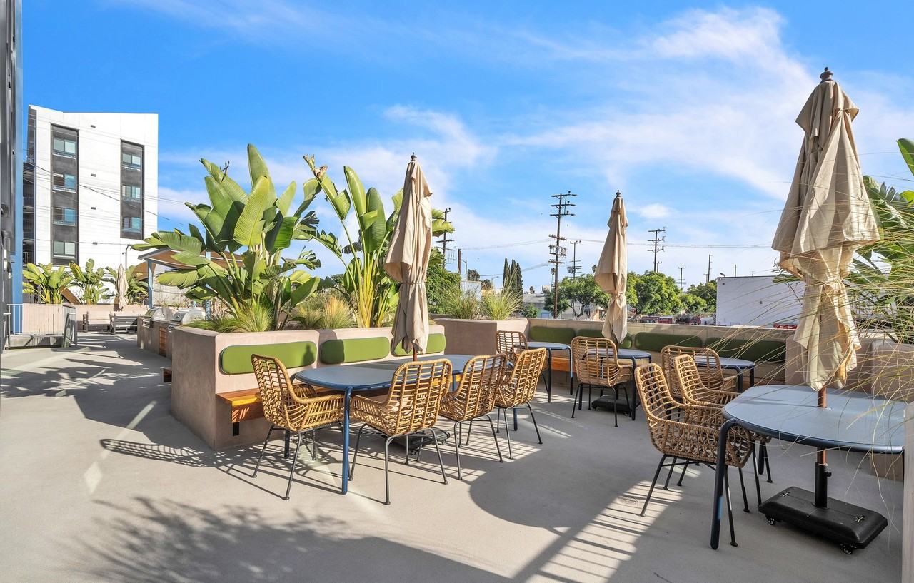 Journee LA - Photo 5 of 50