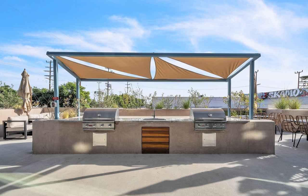 Journee LA - Photo 6 of 50