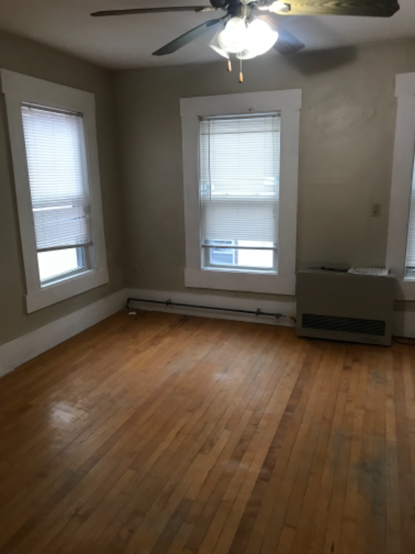 Charles St - Photo 4 of 7