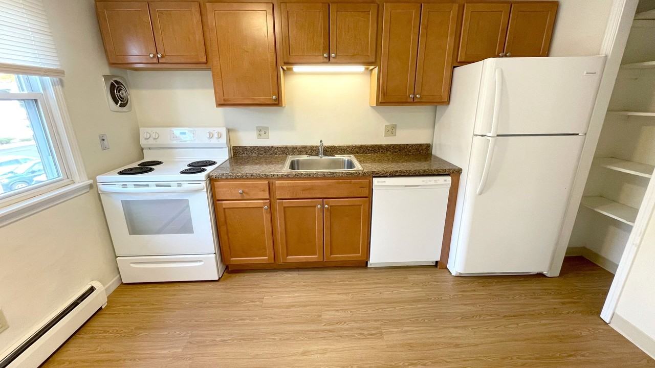 Pierce Square Apartments - Photo 3 of 7
