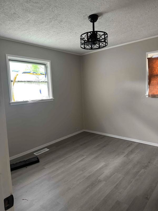 877 Pontiac Ave - Photo 3 of 10