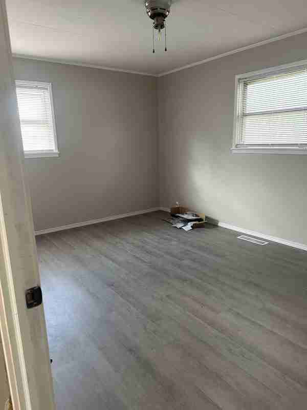 877 Pontiac Ave - Photo 7 of 10