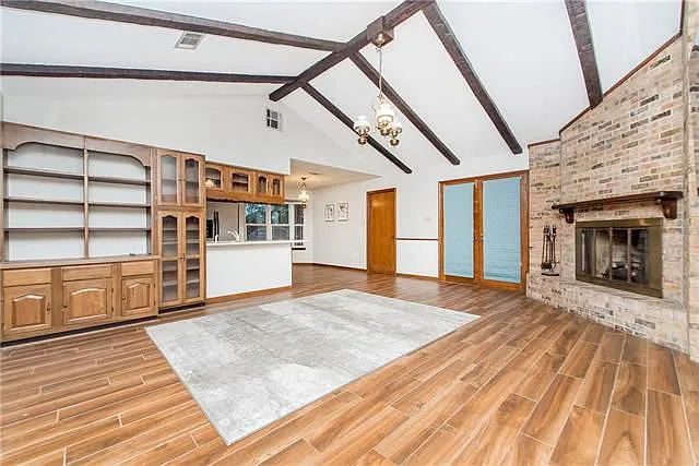 217 Lovers Ln - Photo 2 of 18