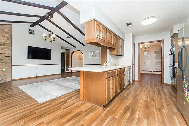 217 Lovers Ln - Photo 4 of 18