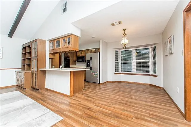 217 Lovers Ln - Photo 5 of 18