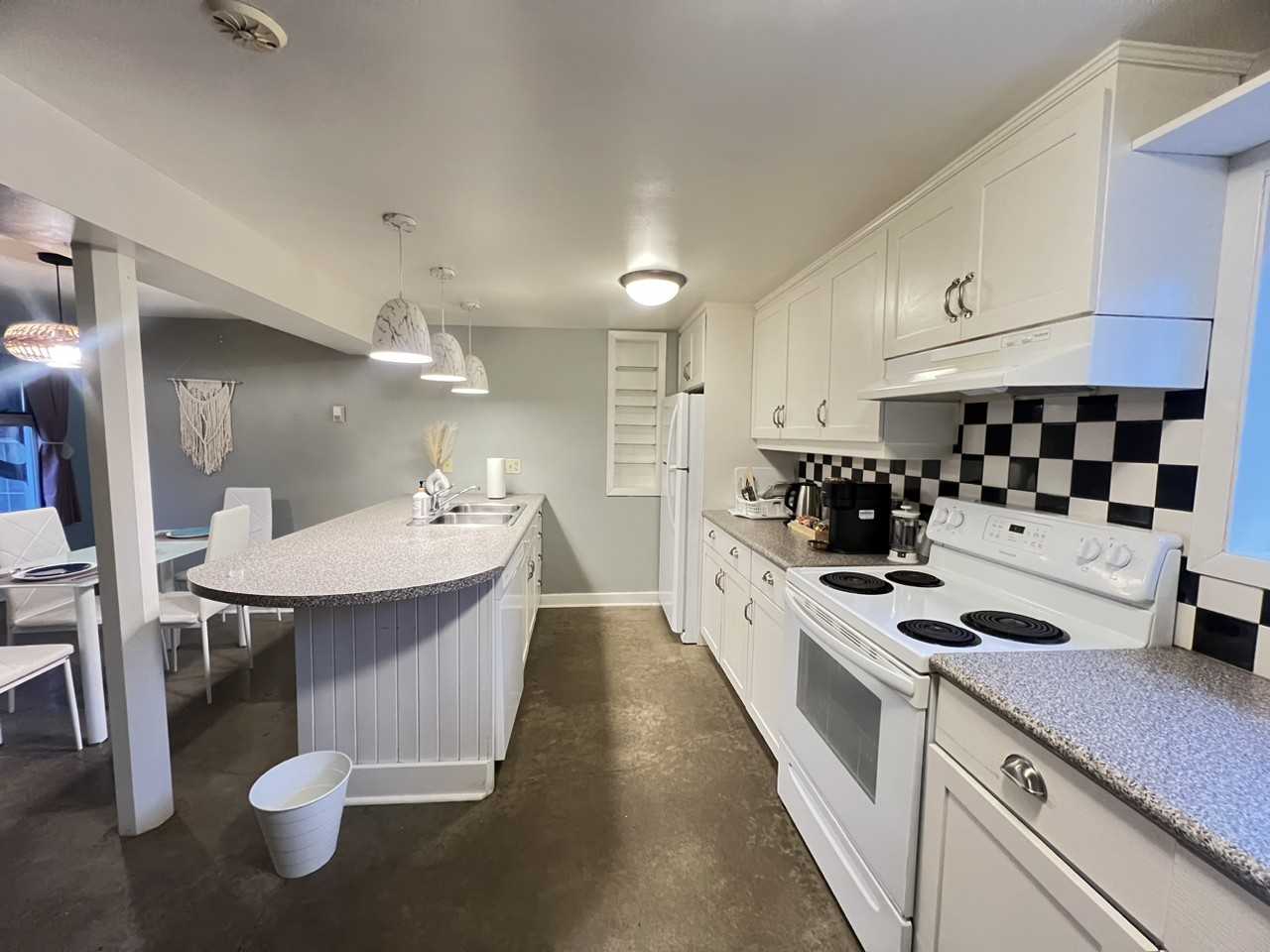 9130 Jasper Ave NW - Photo 3 of 20