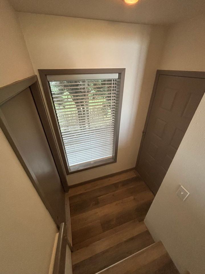 315 E Locust Ave - Photo 2 of 32